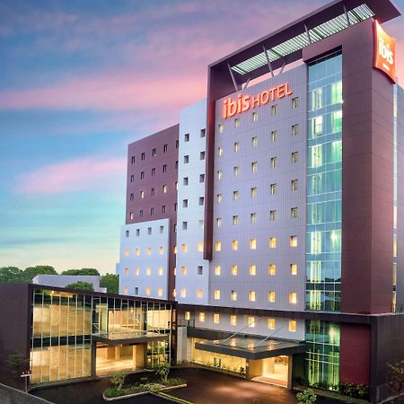 Ibis Makassar City Center Exteriör bild