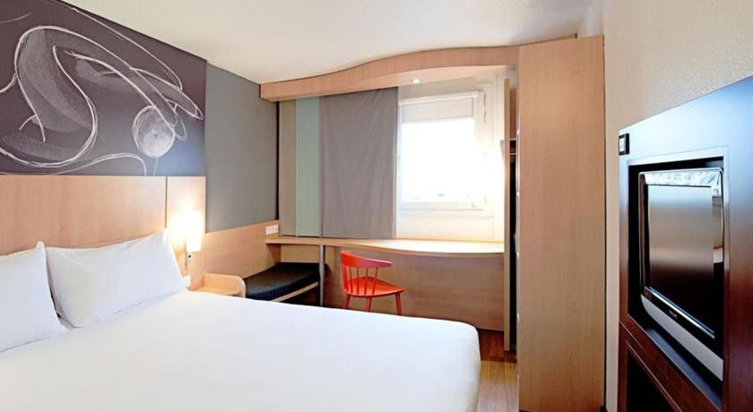 Ibis Makassar City Center Exteriör bild
